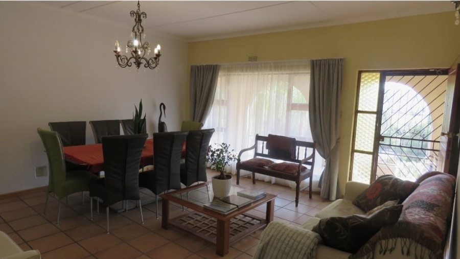 5 Bedroom Property for Sale in Uniondale Western Cape